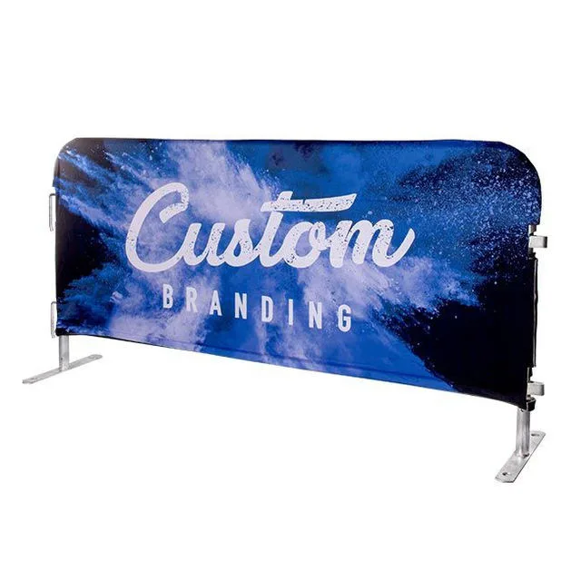 Fundas personalizadas instaladas en vallas de control