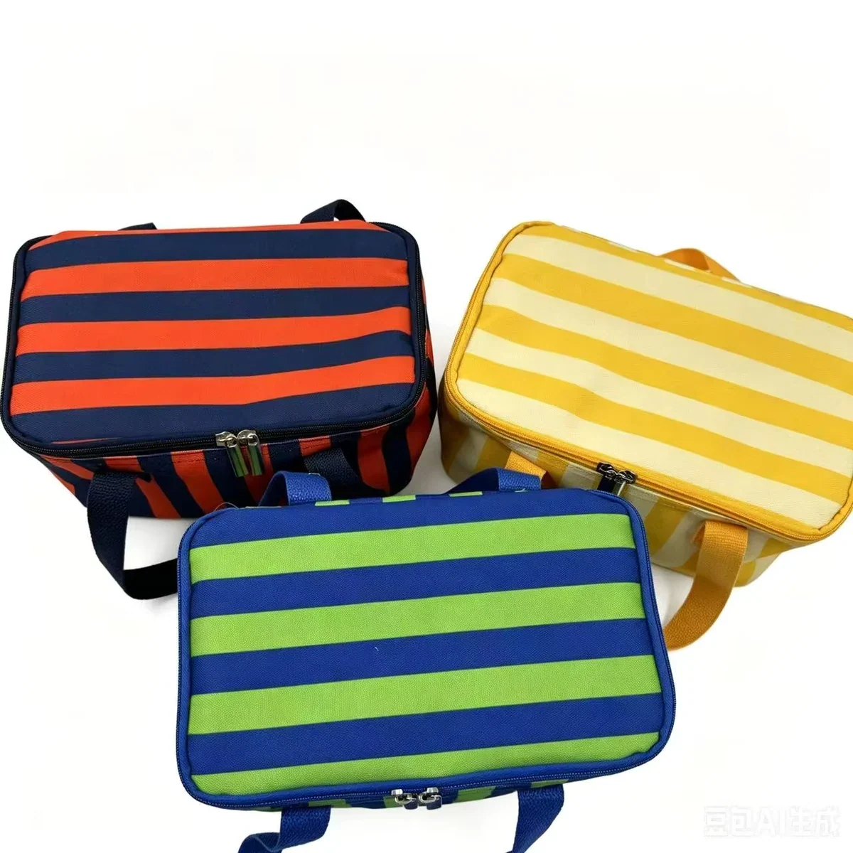 Real cooler bag format and color configuration examples