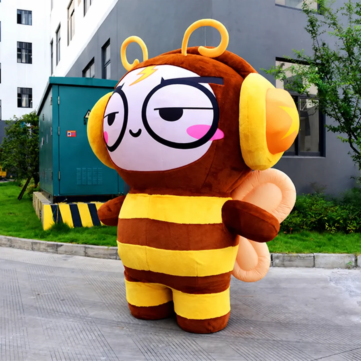 Real original bee-shaped inflatable mascot character shown outdoors